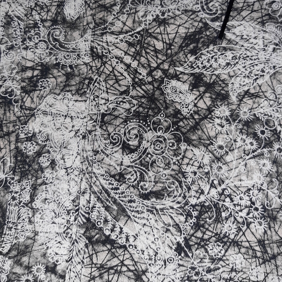 Suzy Shier sleeveless top - Picture 3 of 4